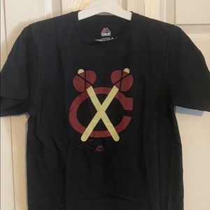 Blackhawks logo tee